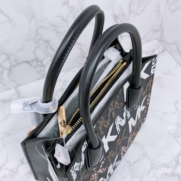 Michael Kors Mercer Medium Messenger - Picture 8 of 11